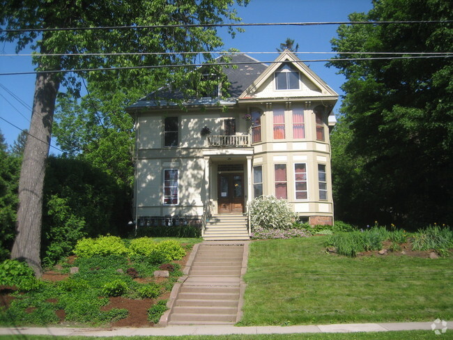 Building Photo - 236 S Union St Unit 6 Rental