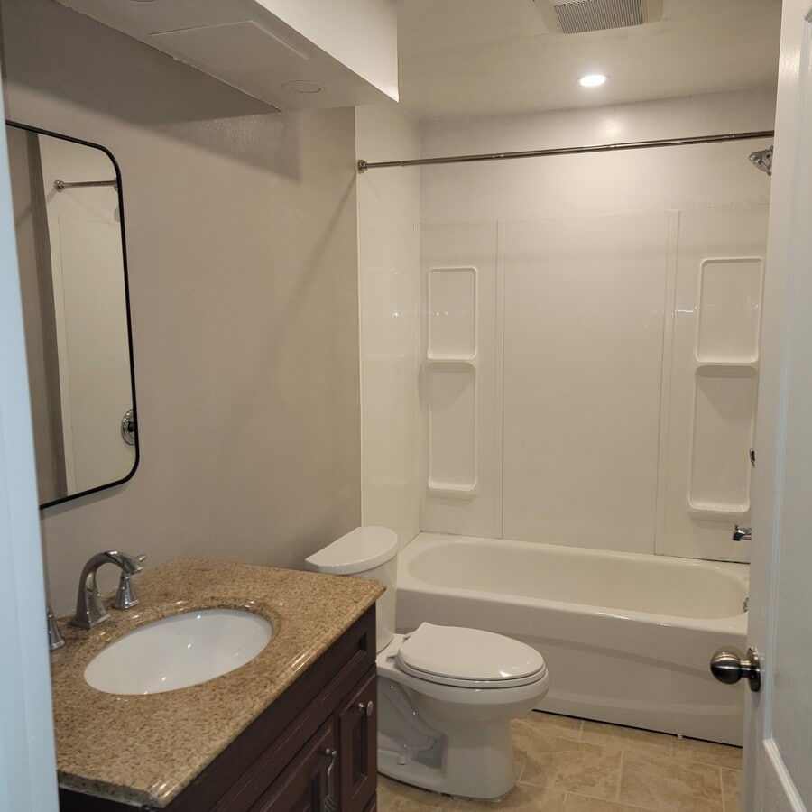 Photo - 1811 Kingsdale Av