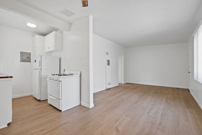 Building Photo - 422 Hill St Unit 10