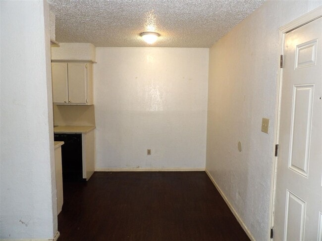 Photo - 6405 NW Oak Ave