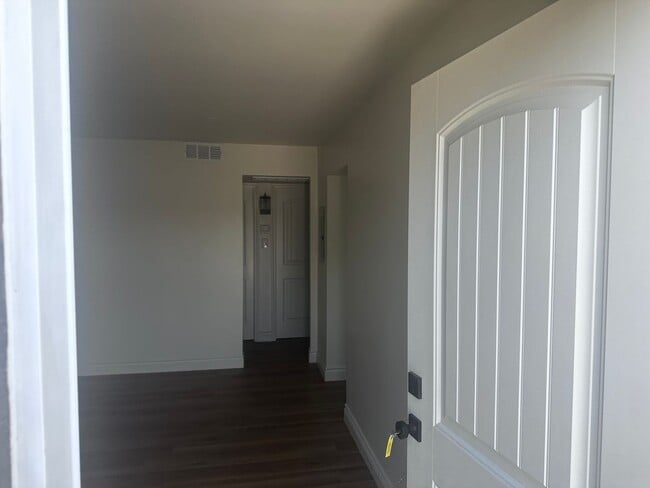 Photo - 6204 Stine Rd Unit B