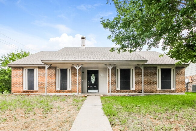 Building Photo - 1385 Southridge Dr Rental