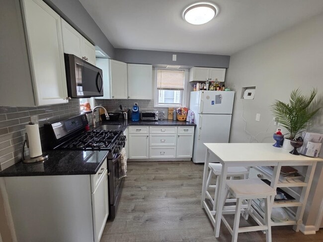 Building Photo - 166 Carmita Ave Unit 2