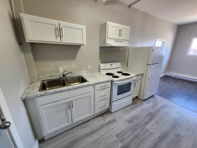 Building Photo - 144 Victoria St Unit 5