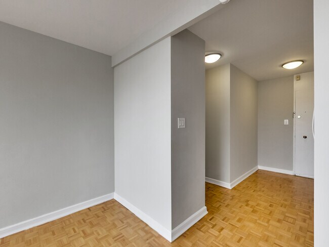 Photo - 630 Roselawn Apartments