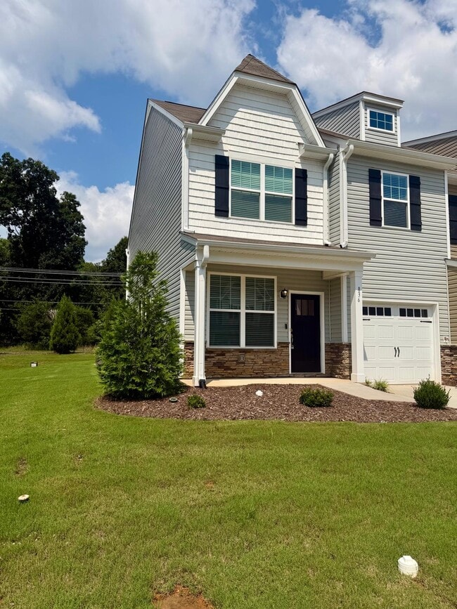 Photo - 836 Pryor St