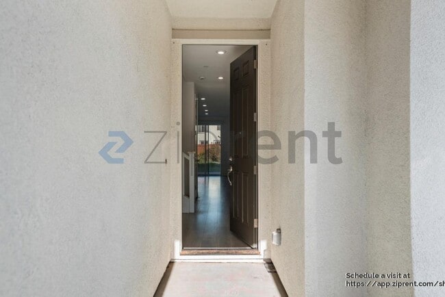 Photo - 861 Pipit St