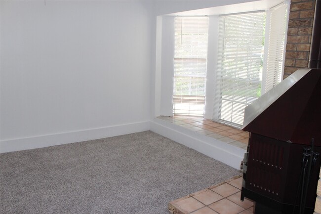 Photo - 210 Brigadoon Ln