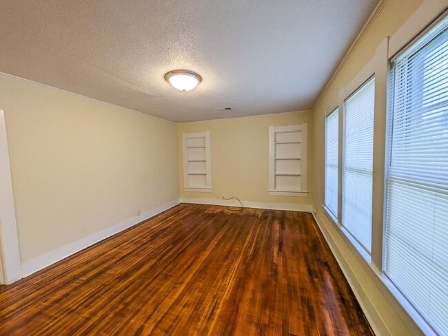 Photo - 458 Belvedere Dr