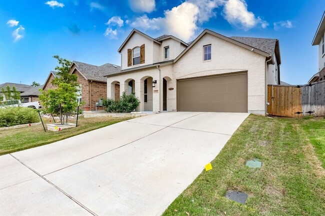 Photo - 833 Whitetail Dr
