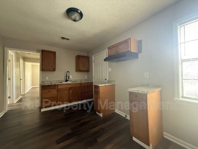 Photo - 2076 Goff Ave