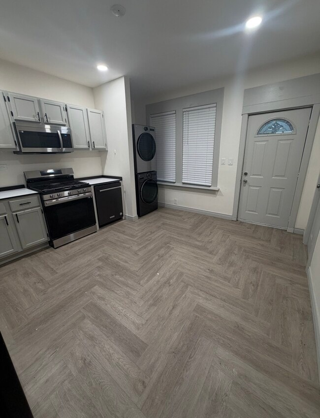 Photo - 2851 N Springfield Ave Unidad F1