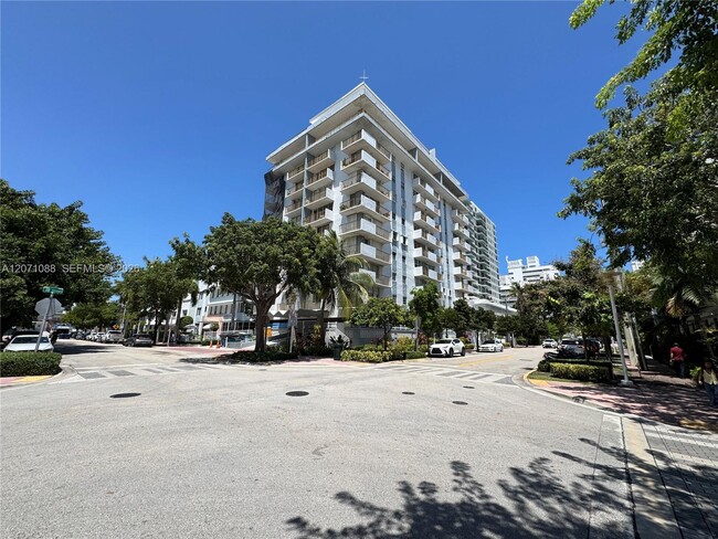 Building Photo - 245 18th St Unit 301