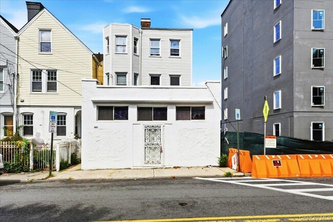 Photo - 301 Warburton Ave