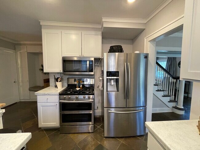 Photo - Large bright and clean Brookside home