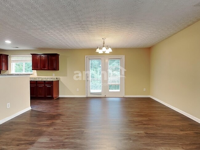 Photo - 889 Bramble Way