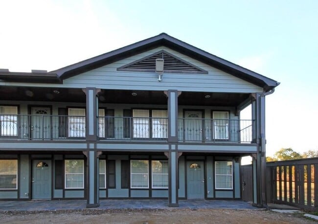 Building Photo - 434 Lenard St Unit A Rental