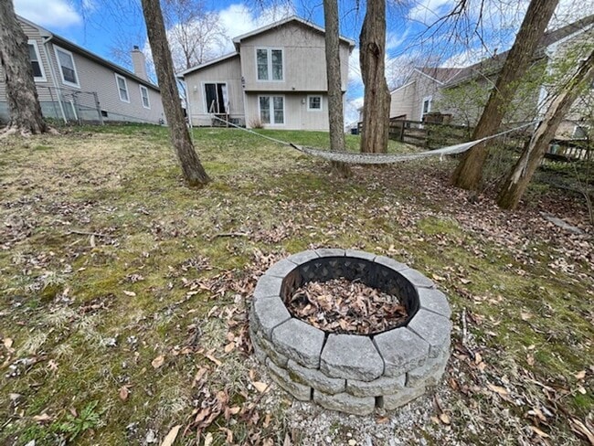 Building Photo - Beautifully remodeled 3 bedroom, 2.5 bath, 2 car garage