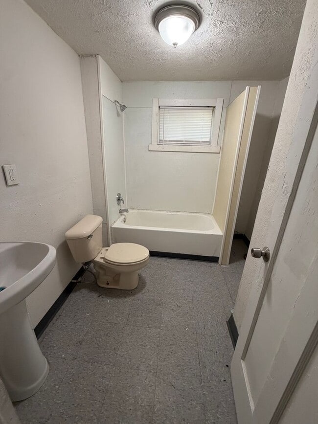 2163 E 84th St Unit 4 Up