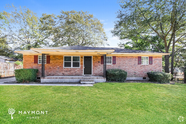 Building Photo - Lovely Three Bedroom Rental