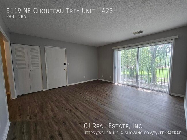 Photo - 5119 NE Chouteau Trafficway