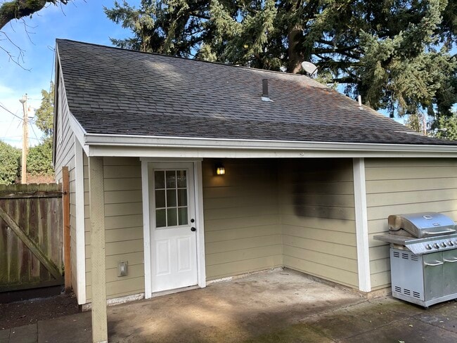 Photo - 220 Ruby Ave