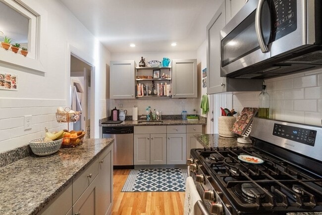 Photo - 10 W Bellevue Ave Unit B