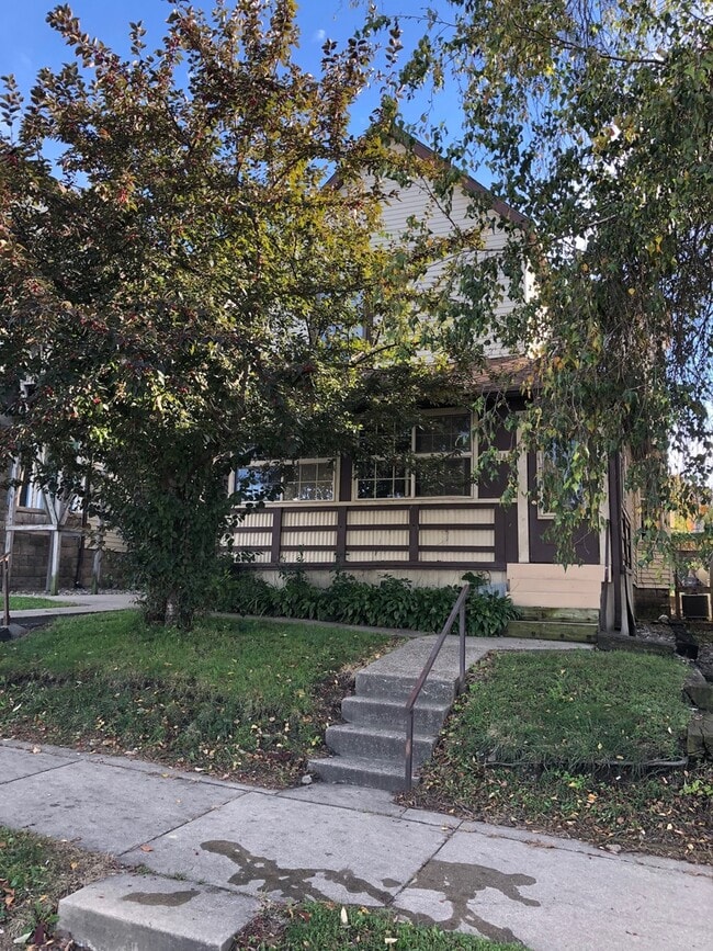 Building Photo - 1111 Main St Unit 1111 Apt. A