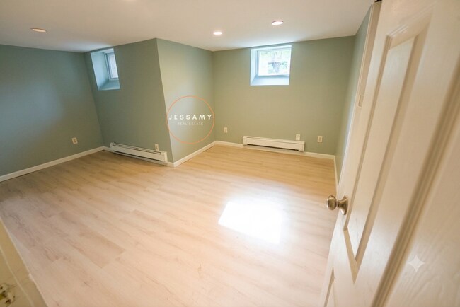 Photo - 183 Roberts Ave Unidad 3