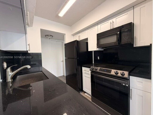 Building Photo - 5760 Rock Island Rd Unit 330