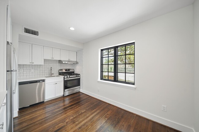 Photo - 520 Lovett Blvd Unit 2D