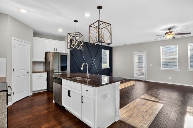 Photo - 1553 Spring Hollow Way