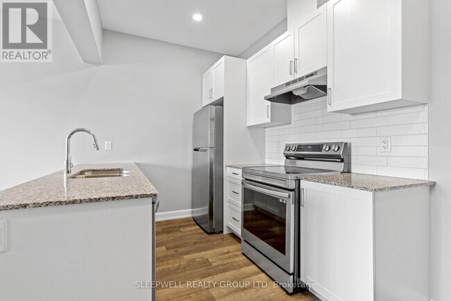 Photo - 979 N Russell Rd Unité 302