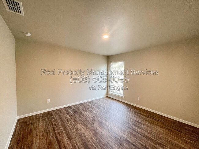Photo - 2101 N Avenue L