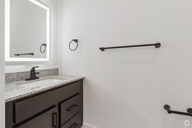 2BR, 1.5BA - 1138SF - Bathroom
