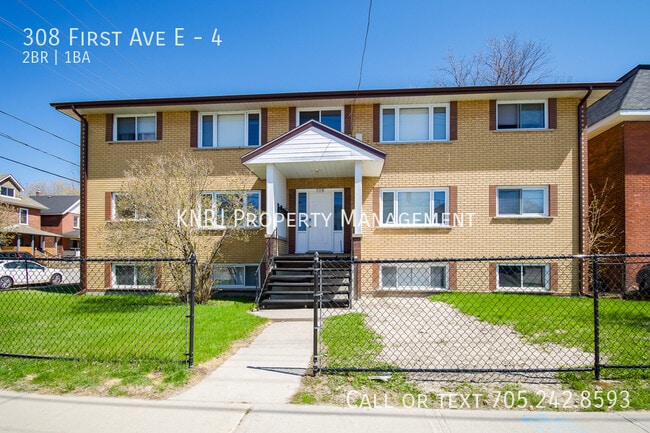 Building Photo - Two Bedroom Apartment Secure Building Unit 4