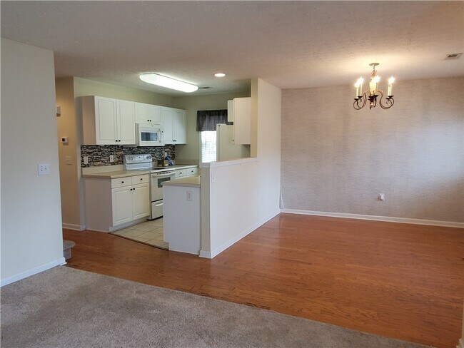 Photo - 123 Perkins Pl