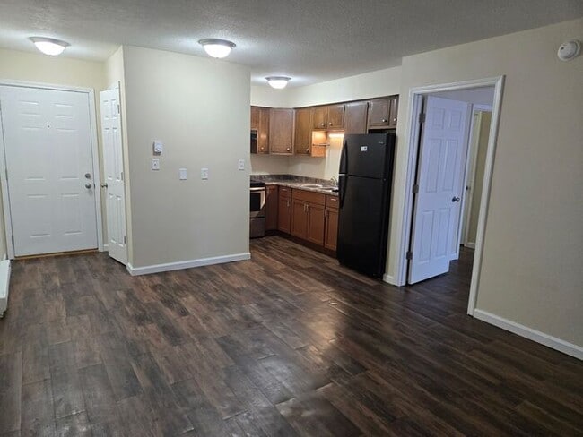 Building Photo - 1 Bedroom Apartment 2nd floor unit