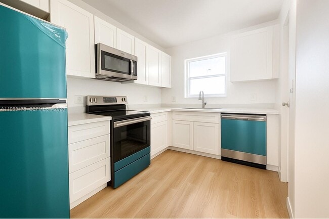 Building Photo - 333 NW 17th Ct Unit 203B