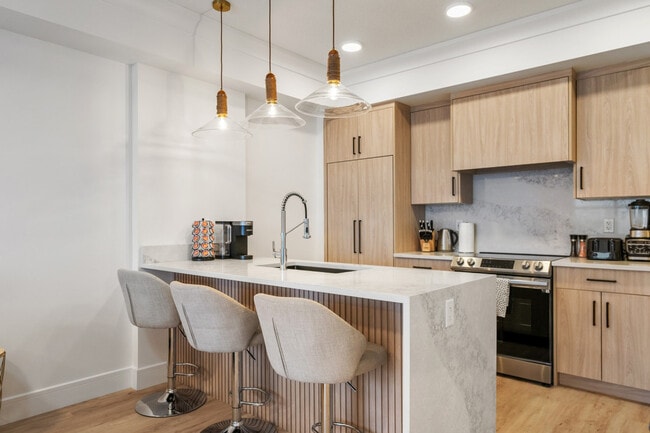 Photo - 2550 Battleford Ave SW Unit ID1314541P