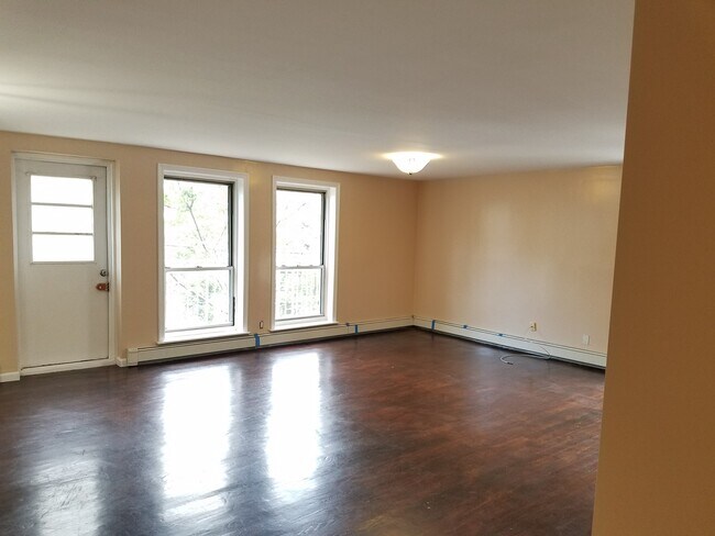 Building Photo - 5311 Kennedy Blvd E Unit 15