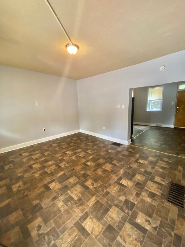 Photo - Charming 2BR, 1BA and a bonus room in Lanc...
