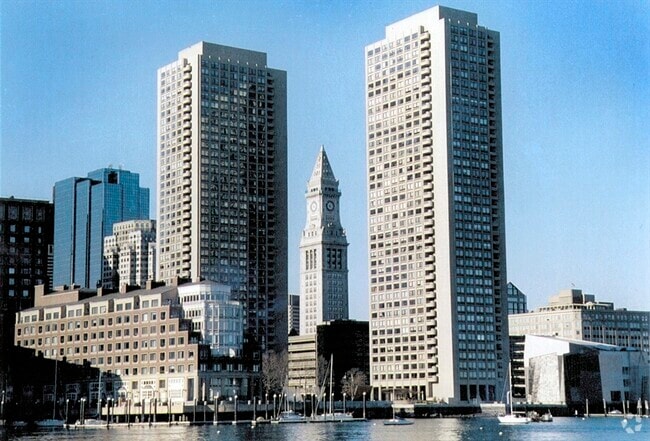 Building Photo - 85 E India Row Unit 22D Rental