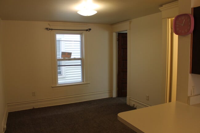 457 W 8th St Unit 2