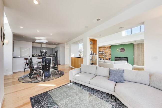 Photo - 660 Hiller Dr Unit ID1259141P