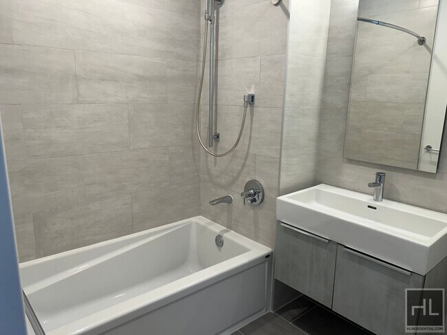 Photo - NORTHERN BOULEVARD Unidad PHC