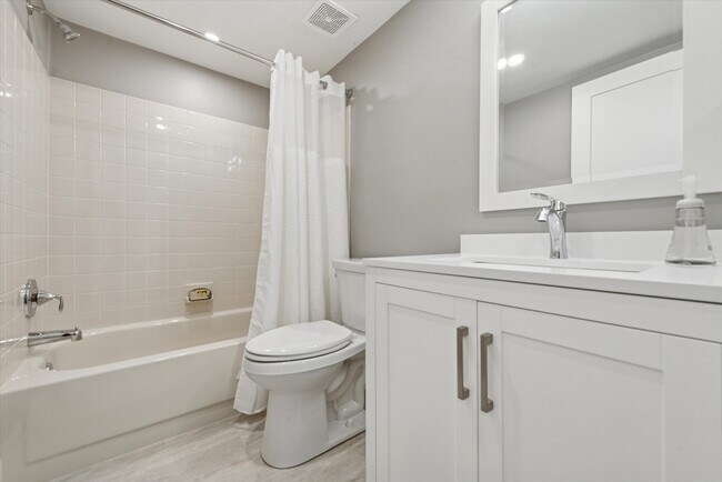 Photo - 40 Le Forge Ct