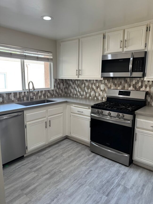 Photo - Beautiful 2-Bedroom Townhome in Stevenson Ranch!