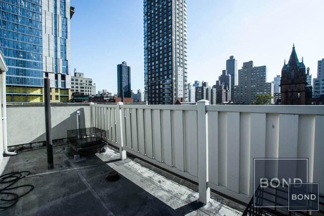 Photo - 318 East 89 Street