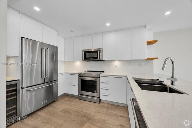 Building Photo - 1901 Brickell Ave Unit B2304 Rental
